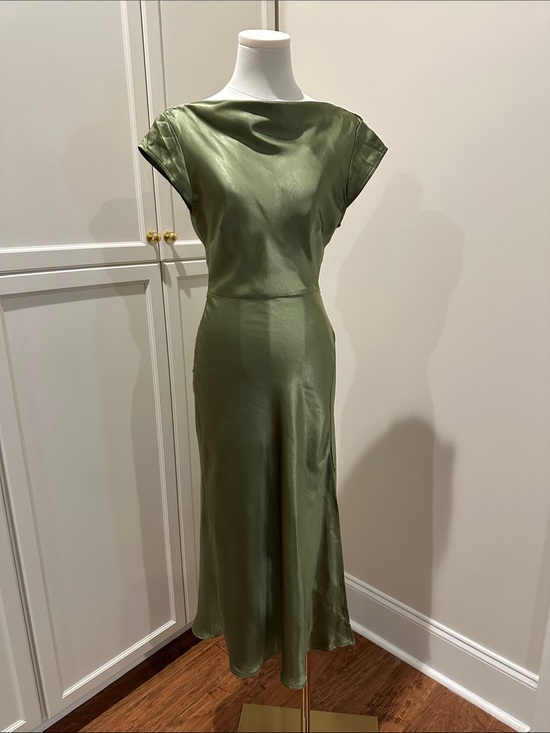 Selfie Leslie Dresses & Skirts - Selfie Leslie Olive Green Satin Maxi Dress